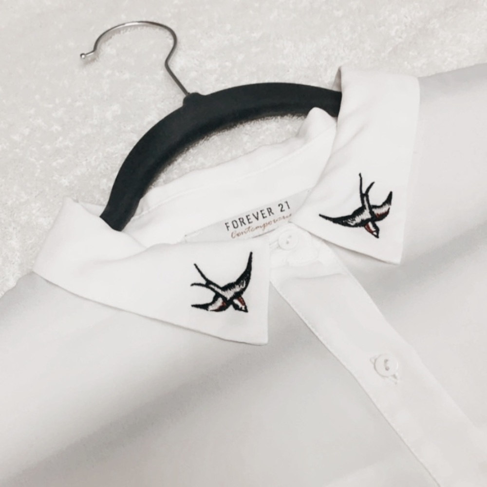 Forever21 White🕊embroidered blouse